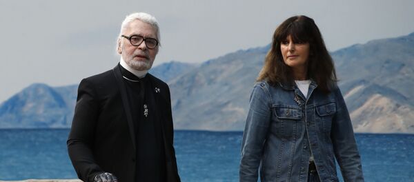 Карл Лагерфельд и Вирджини Виар - Sputnik Беларусь