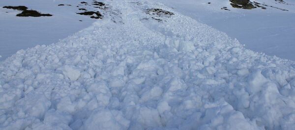 Снег в горах, архивное фото Снег в горах, архивное фото - Sputnik Беларусь