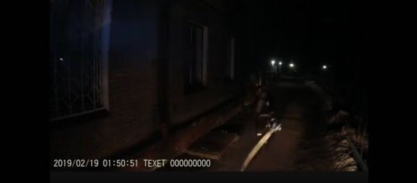 МЧС показало, как тушили пожар в подвале, где погибла женщина - Sputnik Беларусь