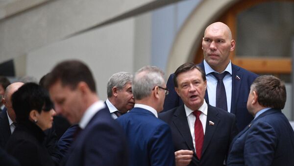 Николай Валуев в Гостином дворе перед началом оглашения ежегодного послания президента РФ - Sputnik Беларусь