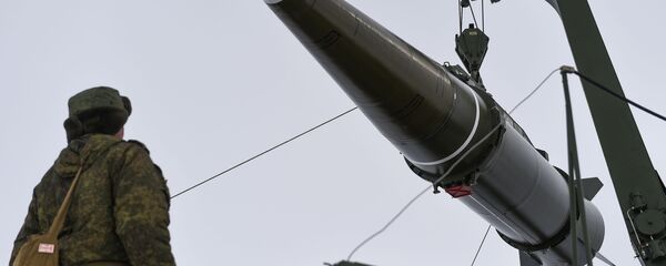 Падрыхтоўка да пуску ракеты комплексу Іскандэр-М з палігона Капусцін Яр Падрыхтоўка да пуску ракеты комплексу Іскандэр-М з палігона Капусцін Яр - Sputnik Беларусь