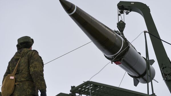 Подготовка к пуску ракеты комплекса Искандер-М с полигона Капустин Яр - Sputnik Беларусь