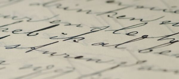 Рукописная записка, архивное фото Рукописная записка, архивное фото - Sputnik Беларусь