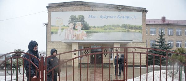 Школа в Столбцах, где произошло убийство - Sputnik Беларусь