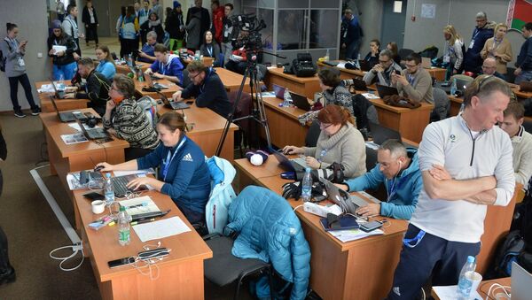 Журналисты в пресс-центре в Раубичах - Sputnik Беларусь