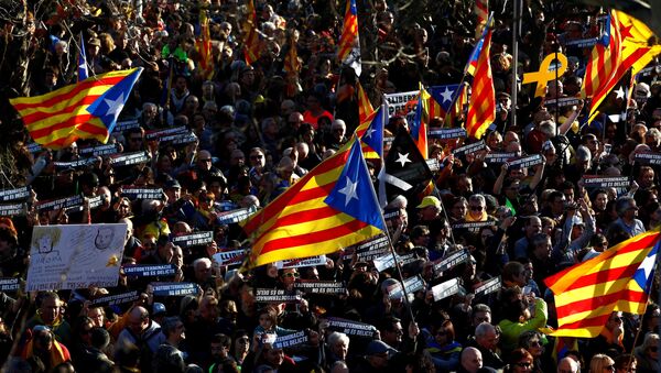 Демонстрация в Барселоне против суда над каталонскими лидерами - Sputnik Беларусь