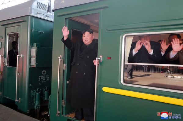 23 февраля северокорейский лидер Ким Чен Ын попрощался с гражданами своей страны и отправился на саммит во Вьетнам на своем поезде - Sputnik Беларусь