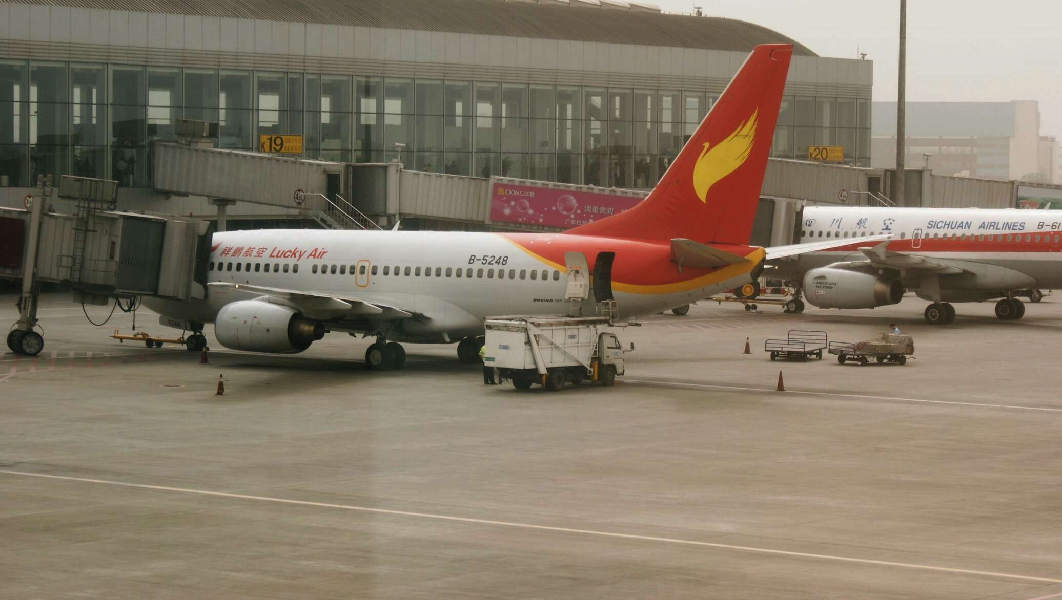 Южный ветер авиакомпания отзывы. Рейс 8633 Sichuan Airlines. Sichuan Airlines 2 4 2. Sichuan Airlines отзывы.