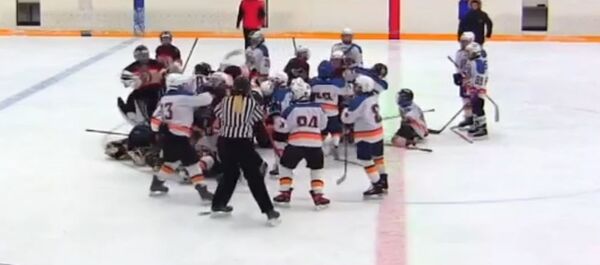 Драка Пираньи vs. СДЮШОР - Sputnik Беларусь