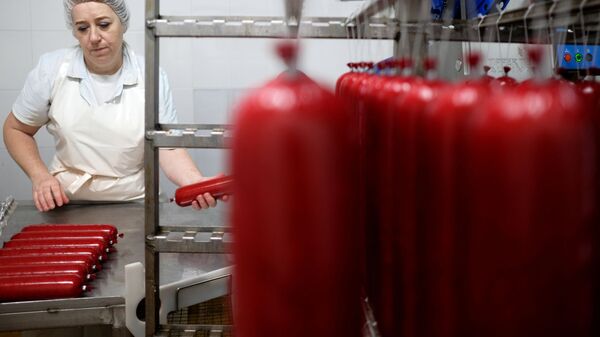 Белорусские мясокомбинаты работают по строгим ГОСТам - Sputnik Беларусь
