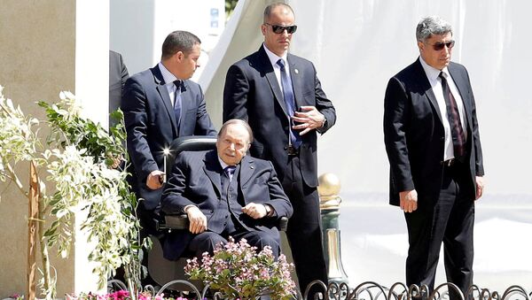 Президент Алжира Абдельазиз Бутефлика (в центре) - Sputnik Беларусь