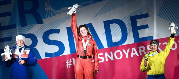 Александра Романовская (в центре) - Sputnik Беларусь