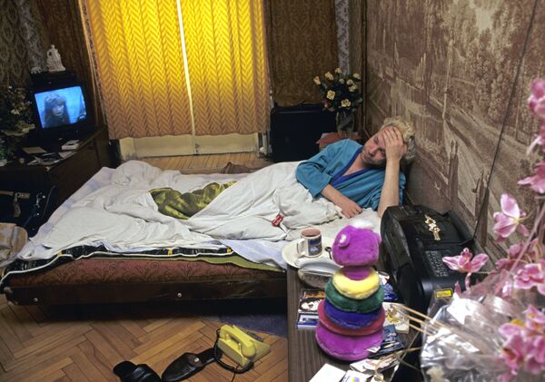 Борис Моисеев у себя дома в Москве, 1994 год. - Sputnik Беларусь