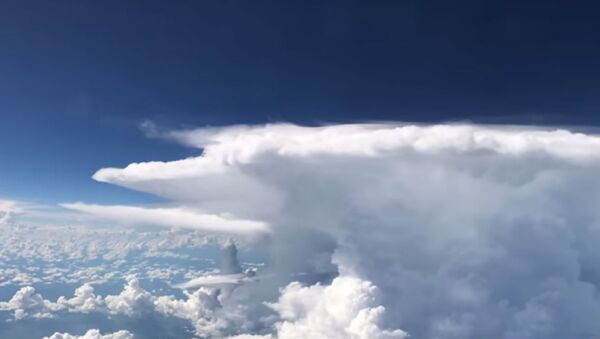 Как выглядит буря с борта самолета  - Sputnik Беларусь