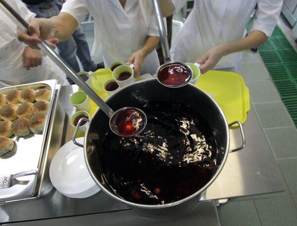 Крик души повара школьной столовой: некоторые сбегают через пару дней Крик души повара школьной столовой: некоторые сбегают через пару дней - Sputnik Беларусь