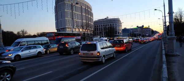 Машины на проспекте Независимости Машины на проспекте Независимости - Sputnik Беларусь