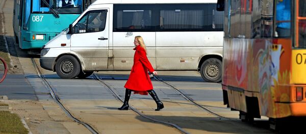 Маршрутка и трамваи, архивное фото Маршрутка и трамваи, архивное фото - Sputnik Беларусь