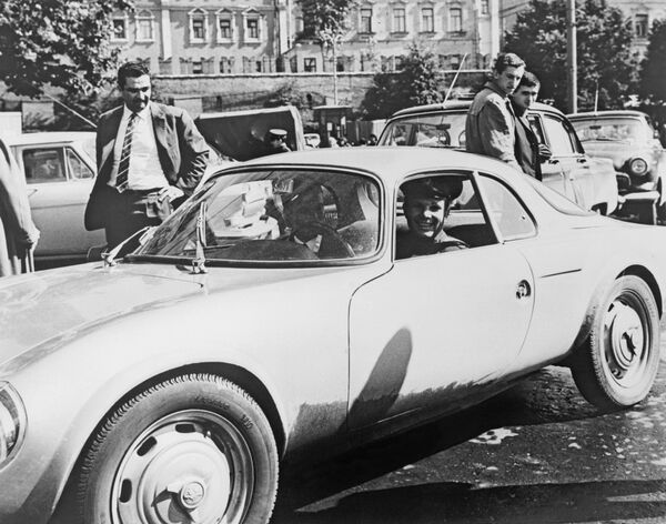 2 августа 1965 года в Туре, Франция, за рулем Matra. - Sputnik Беларусь