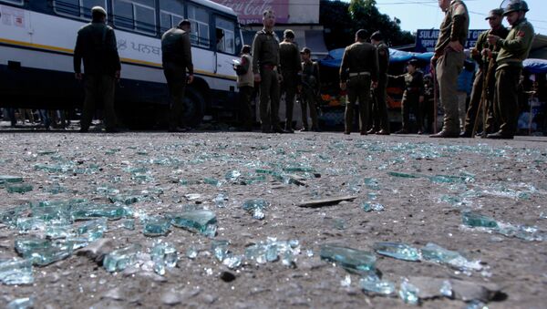 Граната взорвалась на автобусной остановке в Индии - Sputnik Беларусь