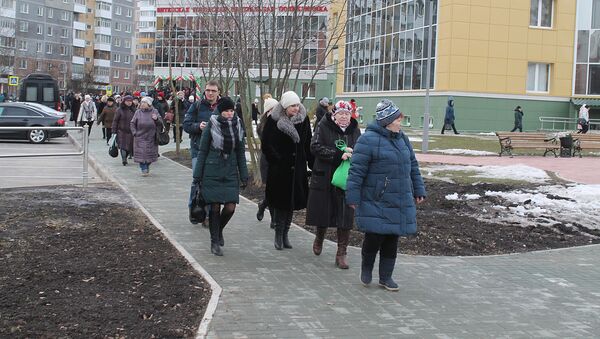 Посмотреть на новую поликлинику пришло много жителей Витебска - Sputnik Беларусь