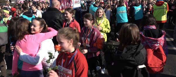 Красивый забег собрал около 5000 представительниц прекрасного пола - Sputnik Беларусь