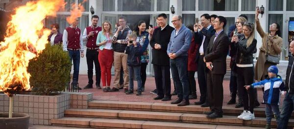 Белорусские и китайские дипломаты отмечают Масленицу  - Sputnik Беларусь