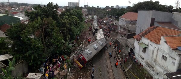 Крушение поезда в Индонезии - Sputnik Беларусь