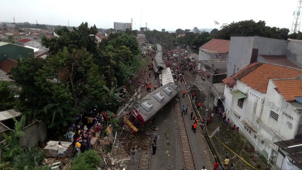 Крушение поезда в Индонезии - Sputnik Беларусь