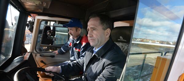Бабіч праехаў за рулём самага вялікага самазвала ў свеце Бабіч праехаў за рулём самага вялікага самазвала ў свеце - Sputnik Беларусь