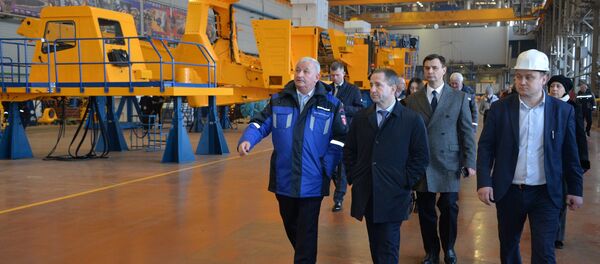 Посол России Михаил Бабич на заводе БелАЗ - Sputnik Беларусь