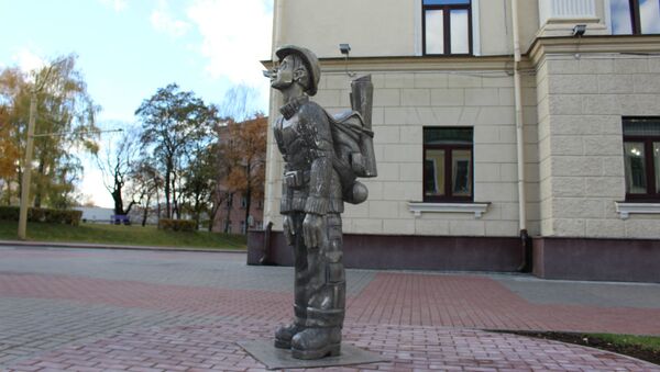 Деревянную фигуру туриста демонтируют, но в утиль не намерены отправлять - Sputnik Беларусь