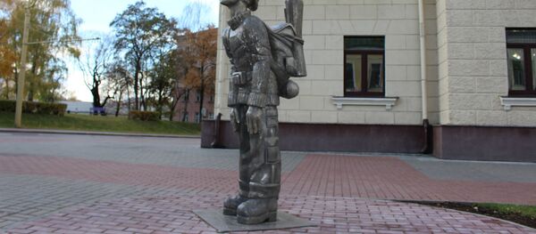 Деревянную фигуру туриста демонтируют, но в утиль не намерены отправлять - Sputnik Беларусь