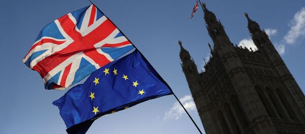 Флаги у здания британского парламента Флаги у здания британского парламента - Sputnik Беларусь