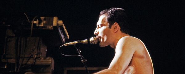 Фредди Меркьюри на концерте в Париже, 1984 год - Sputnik Беларусь