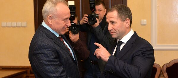 На встрече с губернатором Витебской области Николаем Шерстневым Михаил Бабич отметил, что на российском рынке создаются благоприятные условия для белорусских партнеров На встрече с губернатором Витебской области Николаем Шерстневым Михаил Бабич отметил, что на российском рынке создаются благоприятные условия для белорусских партнеров - Sputnik Беларусь