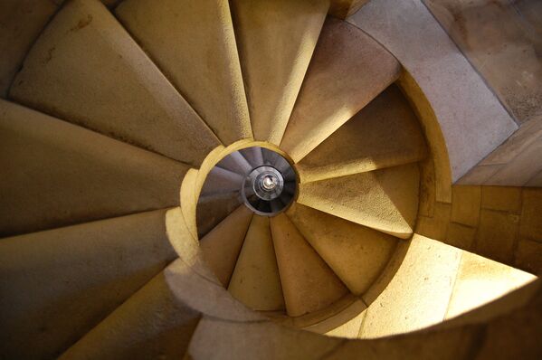 Лестница-ракушка в Храме Святого Семейства в Барселоне, Испания. - Sputnik Беларусь