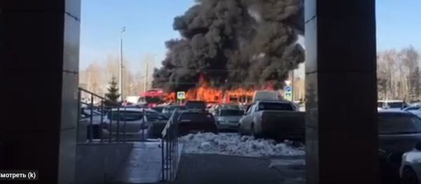 В Казани напротив Парка Победы дотла выгорел трамвай - Sputnik Беларусь