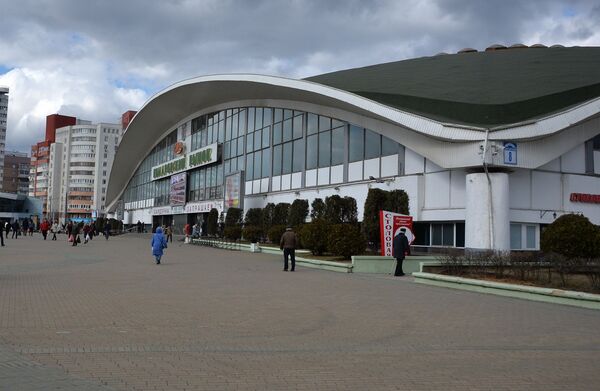 Огурцы по 25 и персики по 85 рублей за кило: неприлично дорогая Комаровка - Sputnik Беларусь