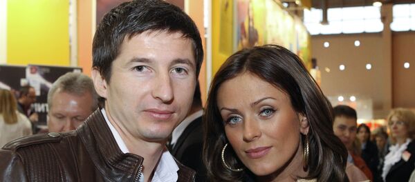 Полузащитник ЦСКА Евгений Алдонин и певица Юлия Началова - Sputnik Беларусь