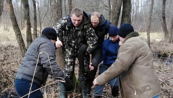 Сотрудники Круглянского РОВД спасли заблудившегося парня - Sputnik Беларусь