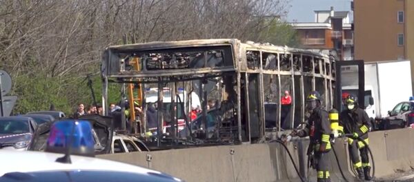 В Италии полиция спасла 51 ребенка после поджога автобуса - Sputnik Беларусь