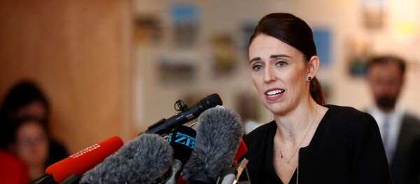 Премьер-министр Новой Зеландии Джасинда Ардерн во врмя визта в школу в Крайстчерче - Sputnik Беларусь