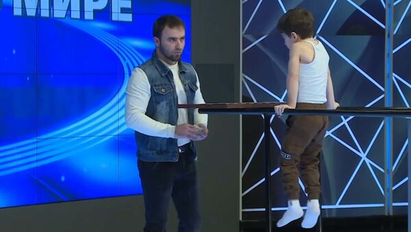 Юный атлет из Чечни установил новый рекорд по отжиманиям - видео - Sputnik Беларусь
