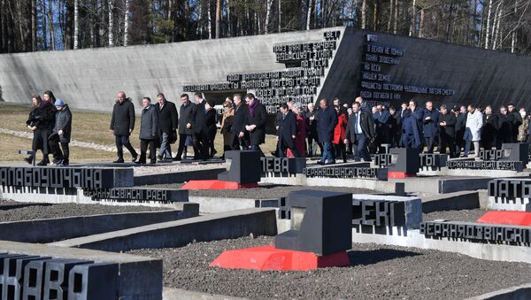 Дипломаты почтили память жертв войны в Хатыни - Sputnik Беларусь