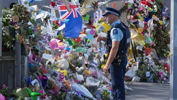 Цветы у места теракта в Новой Зеландии - Sputnik Беларусь
