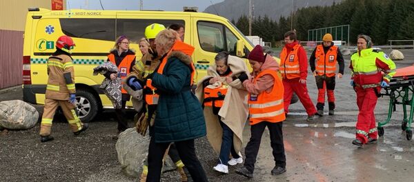 Эвакуация пассажиров с лайнера Viking Sky  - Sputnik Беларусь