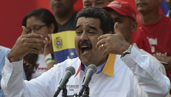 Президент Венесуэлы Николас Мадуро выступает перед сторонниками - Sputnik Беларусь