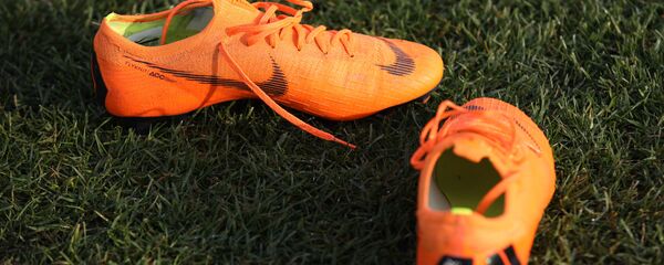 Бутсы на газоне, архивное фото - Sputnik Беларусь