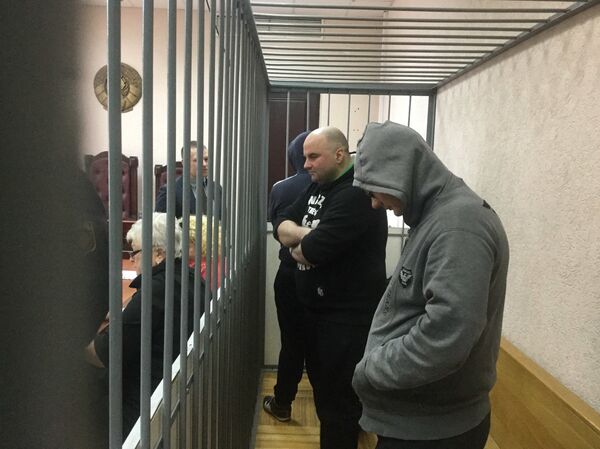 Суд огласил приговор трем футбольным фанатам из Минска - Sputnik Беларусь
