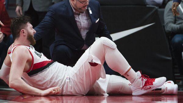 Центровой клуба НБА Портленд Юсуф Нуркич сломал ногу во время матча - Sputnik Беларусь